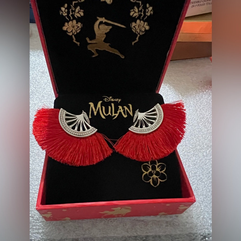 NIOB beautiful Disney earrings
